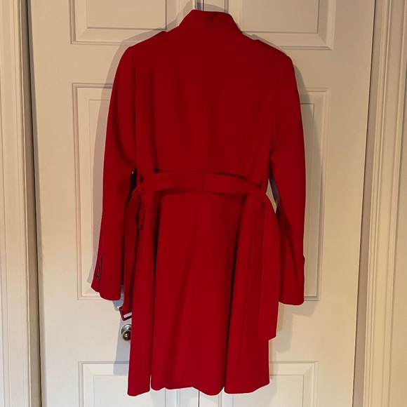 Red trench - Picture 2 of 2